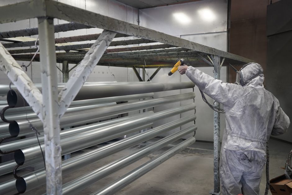 Teaching Decorative Concrete Finishes in Trades Training: Materials, Epoxy Garage Flakes, Techniques, and Safety